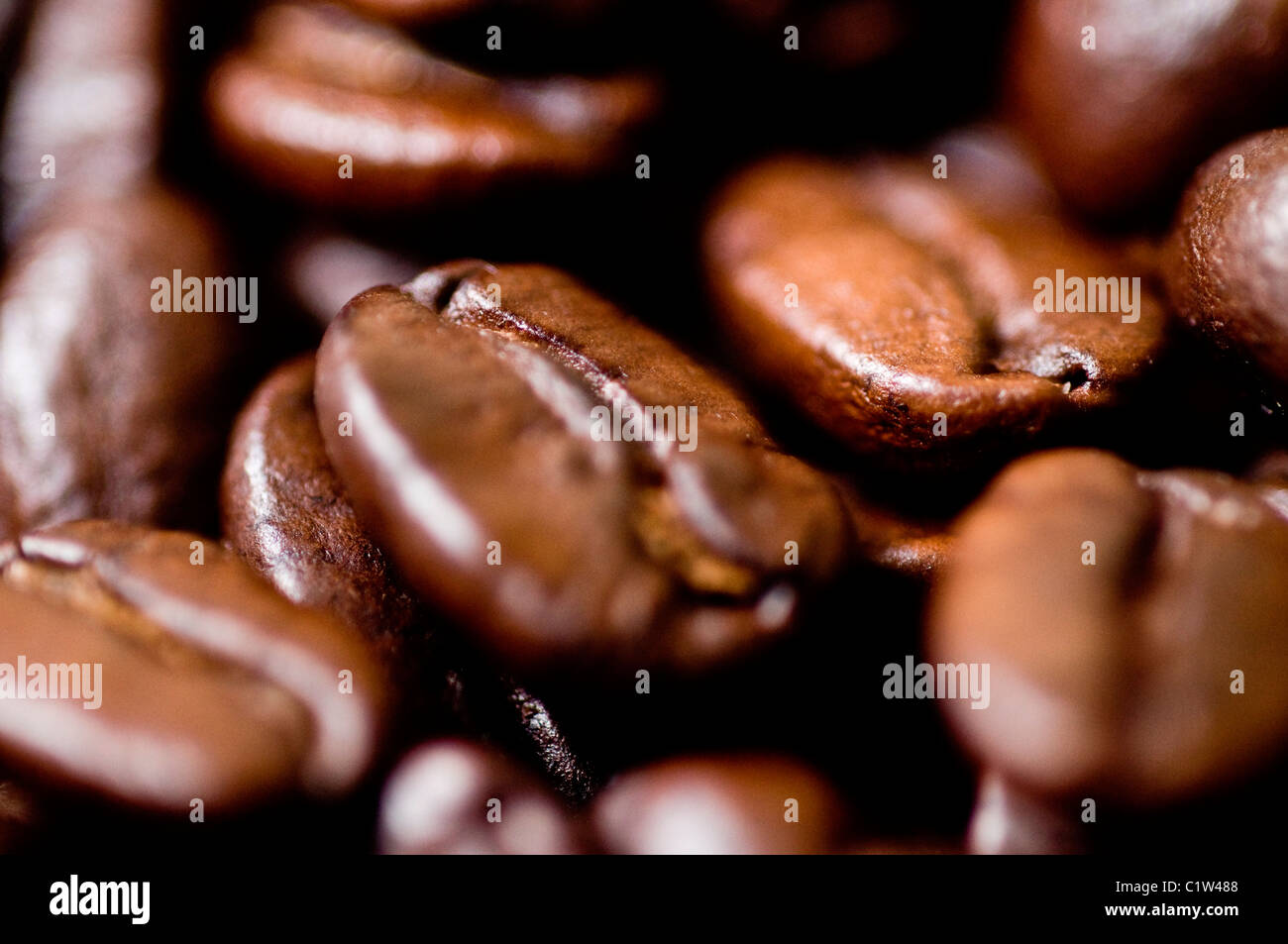 Close up of roasted coffee beans Stock Photo - Alamy