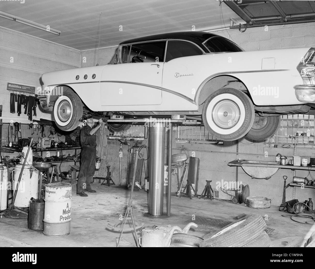 Vintage Auto Garage Repair Lizenzfreie Bilder und Fotos Kaufen - 123RF