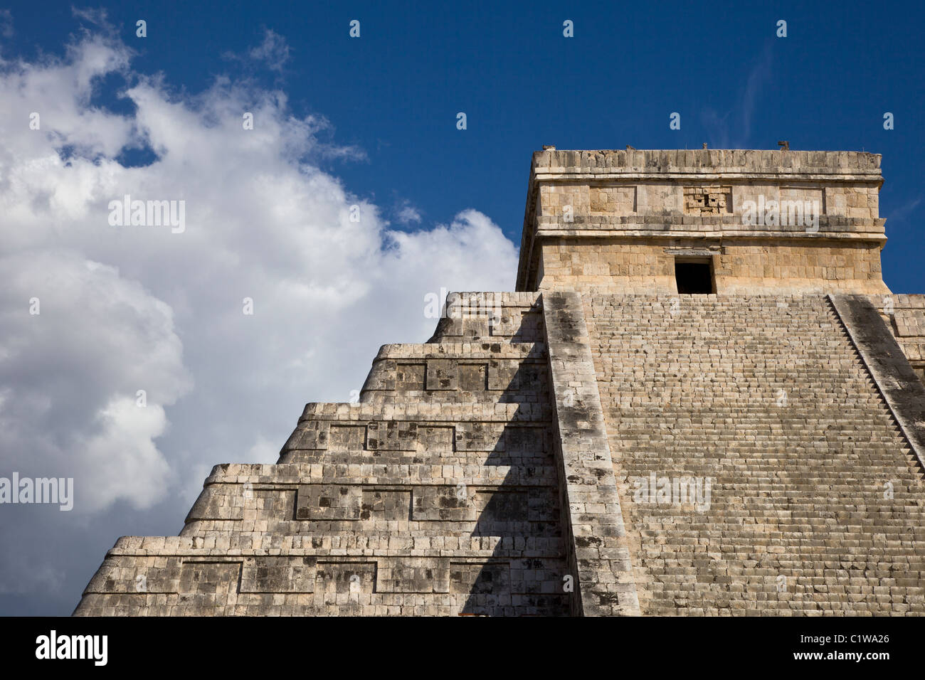 One of the new seven wonders of the world, The Kukulkan Pyramid  or “El Castillo” in Chichen Itza, Yucatan Peninsula, Mexco. Stock Photo