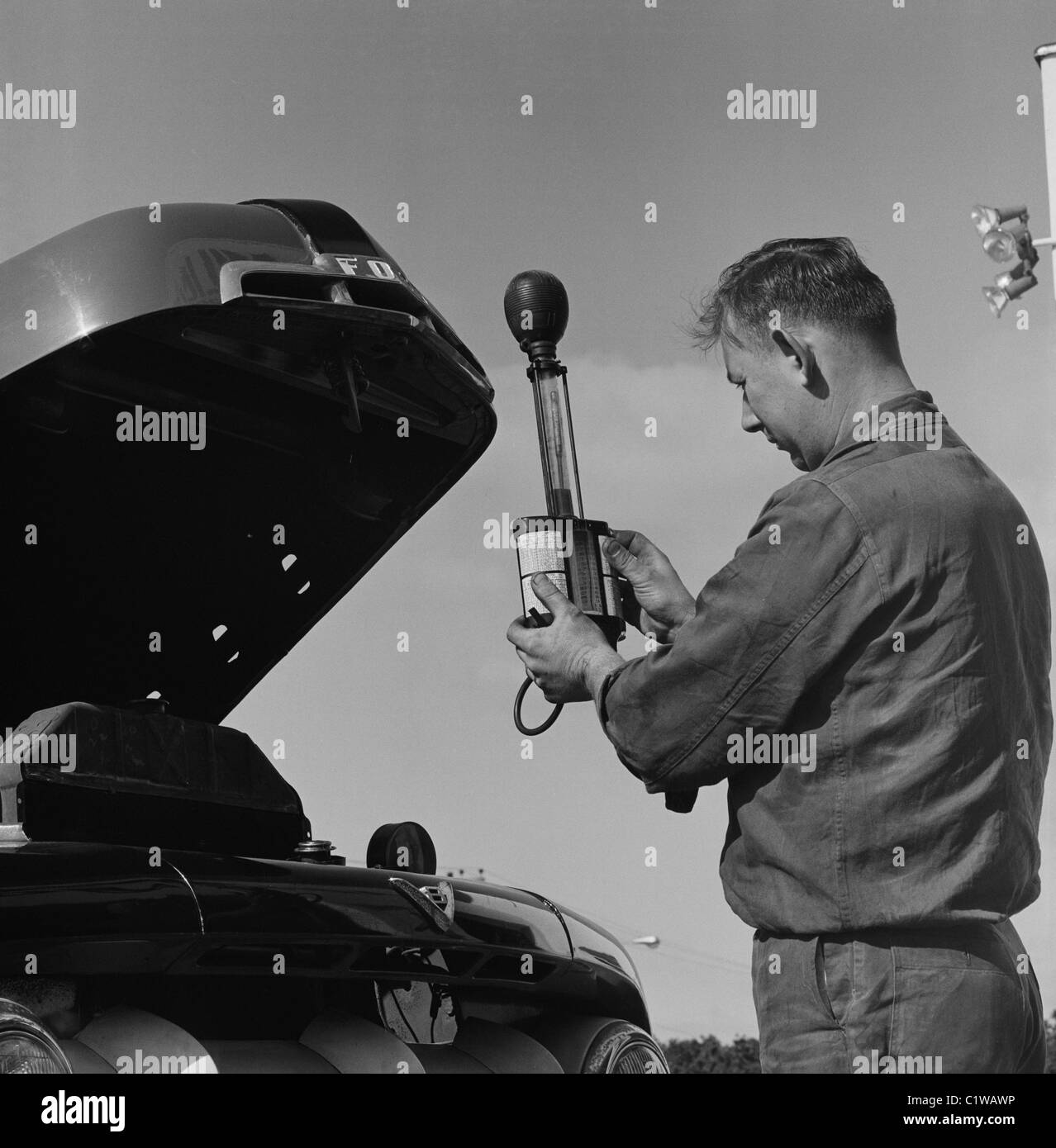 Mechanic car Black and White Stock Photos & Images Alamy