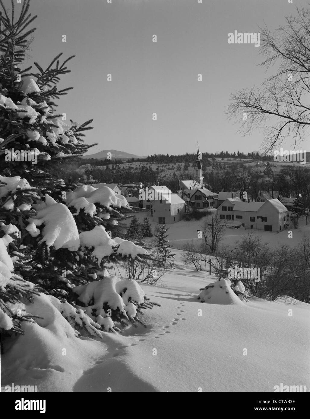 USA, New Hampshire, Whitefield, village in winter Stock Photo Alamy