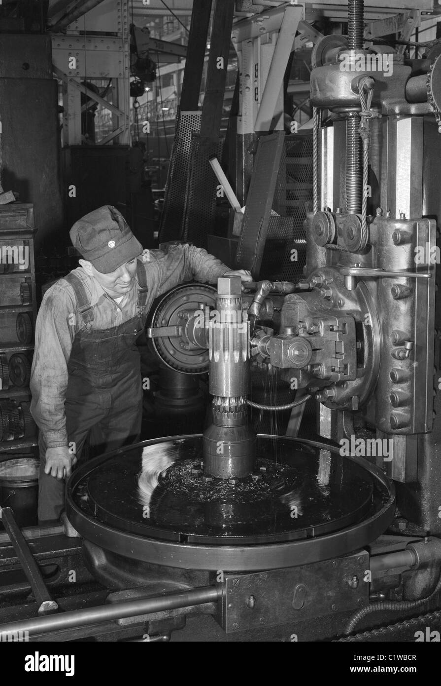 Gear hobbing machine Black and White Stock Photos & Images Alamy