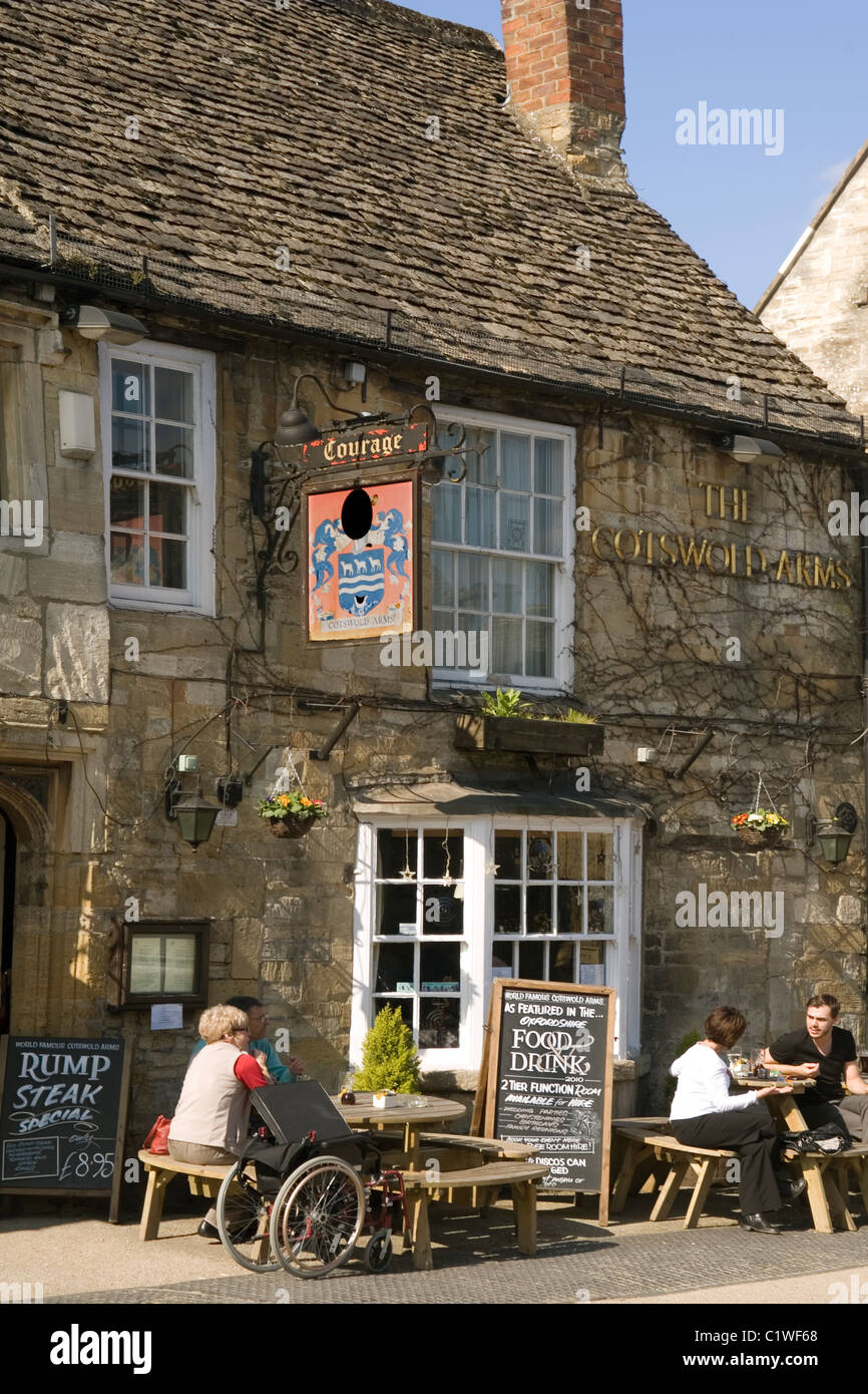 England Oxfordshire Burford Cotswold Arms Inn Stock Photo - Alamy