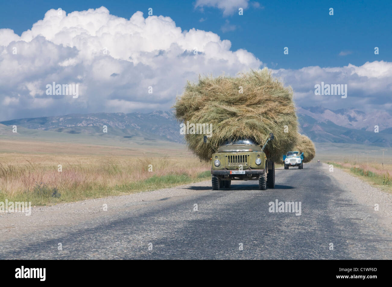 Kyrgyzstan, Torugart Pass, Naryn Province, Trucks carrying hay Stock Photo