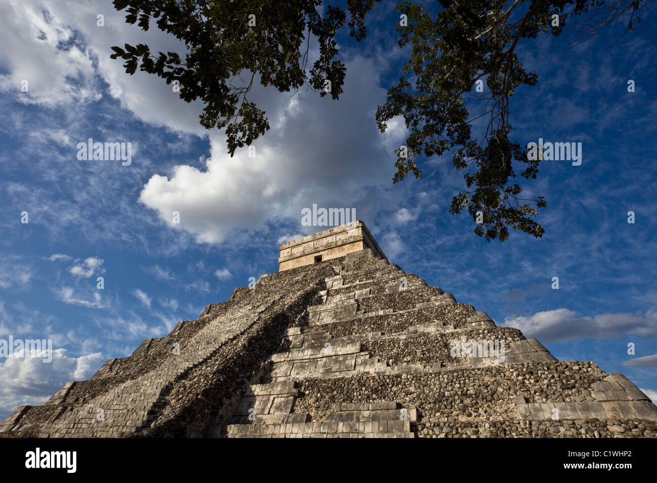 The Kukulkan Pyramid  or “El Castillo”, one of the new seven wonders of the world, in Chichen Itza, Yucatan Peninsula, Mexco. Stock Photo