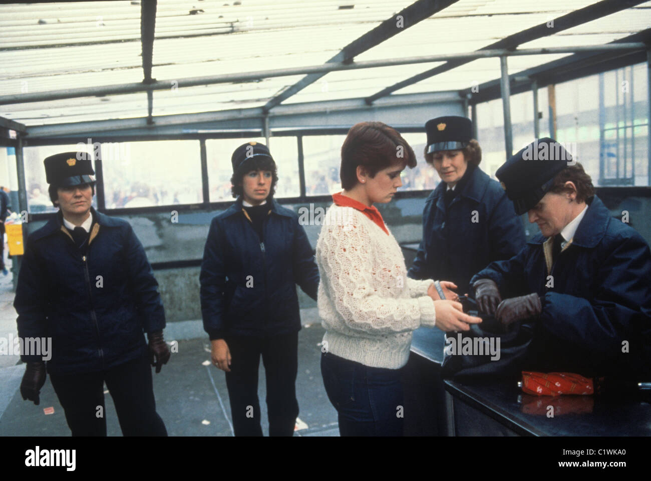 Northern Ireland The Troubles. 1980s. 1981, Female RUC policewomen search a shopper entering secure area of Belfast. 80s HOMER SYKES Stock Photo