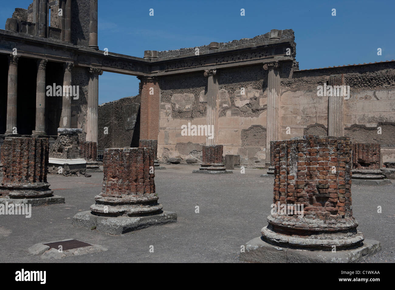 Grand, Roman era (AD 79), courtyard. Showing Ionic and Corinthian columns (see description for indentifications). Pompeii. Stock Photo