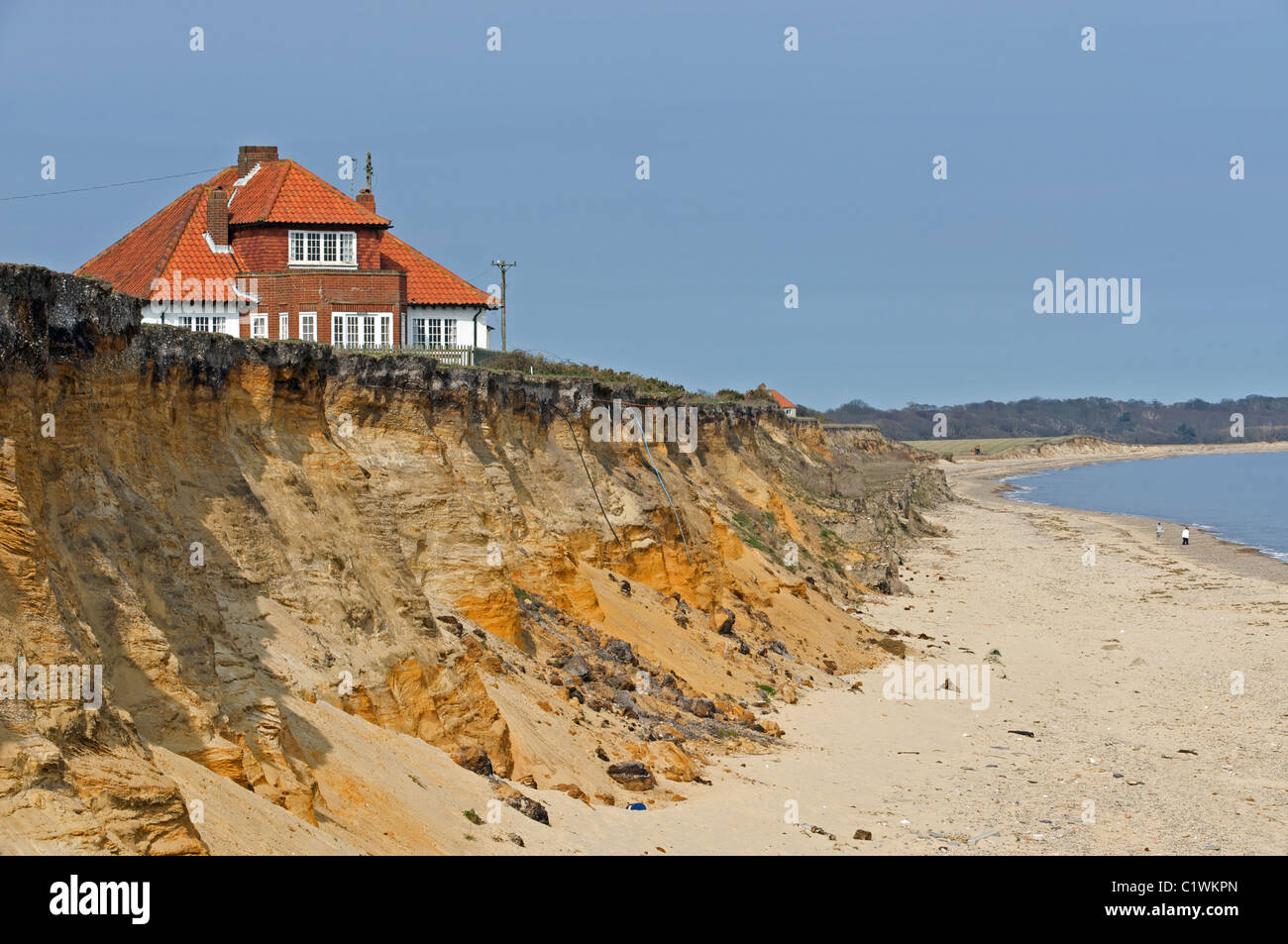 Coastal erosion house ocean hi-res stock photography and images - Alamy