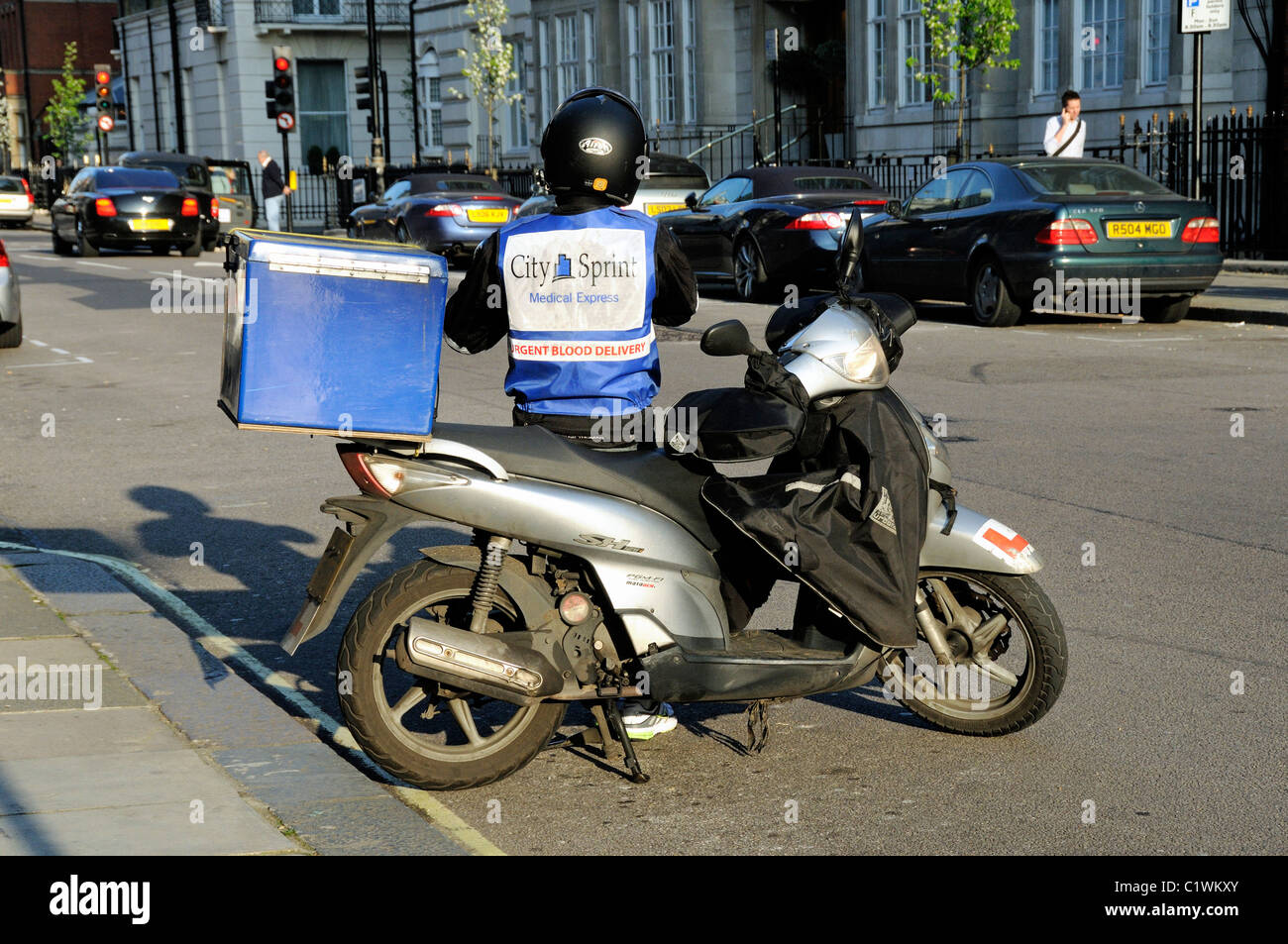 City Sprint Medical Express motorcyclist resting in between delivering urgent medical supplies including blood, Marylebone Stock Photo