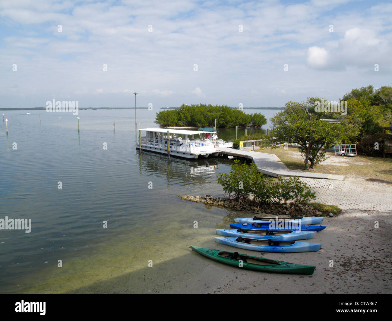 Kayaks at Tarpon Bay, Ding DArling Wildlife Refuge, Sanibel (Tarpon Bay Explorers) Stock Photo