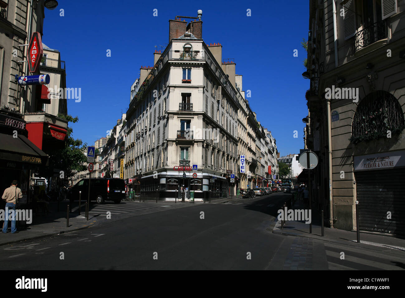 I was attracted by the perspective of the buildings on this cross-roads in 'Montmartre' Stock Photo