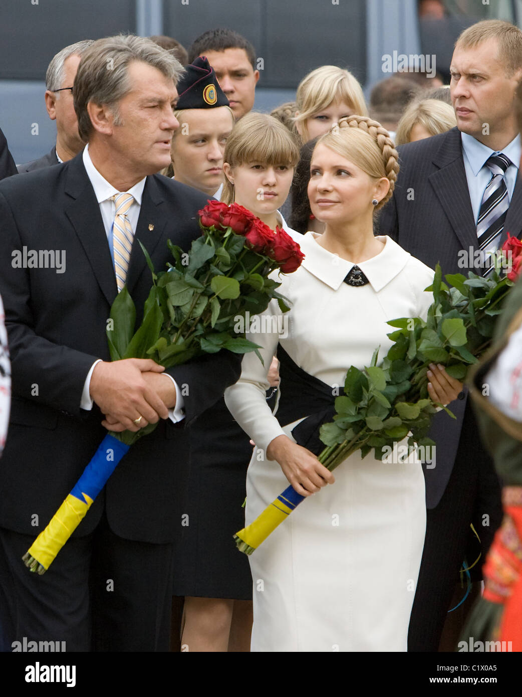 Ukrainian President Viktor Yushchenko (l) and Prime-Minister Yulia ...