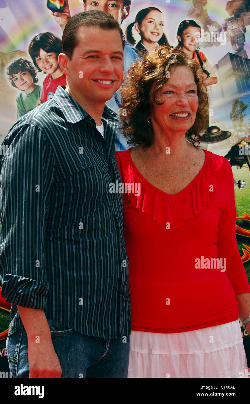 Jon Cryer and Gretchen Cryer World Premiere Of Warner Bros' 'Shorts' held at The Grauman's Chinese Theatre - Arrivals Los Stock Photo