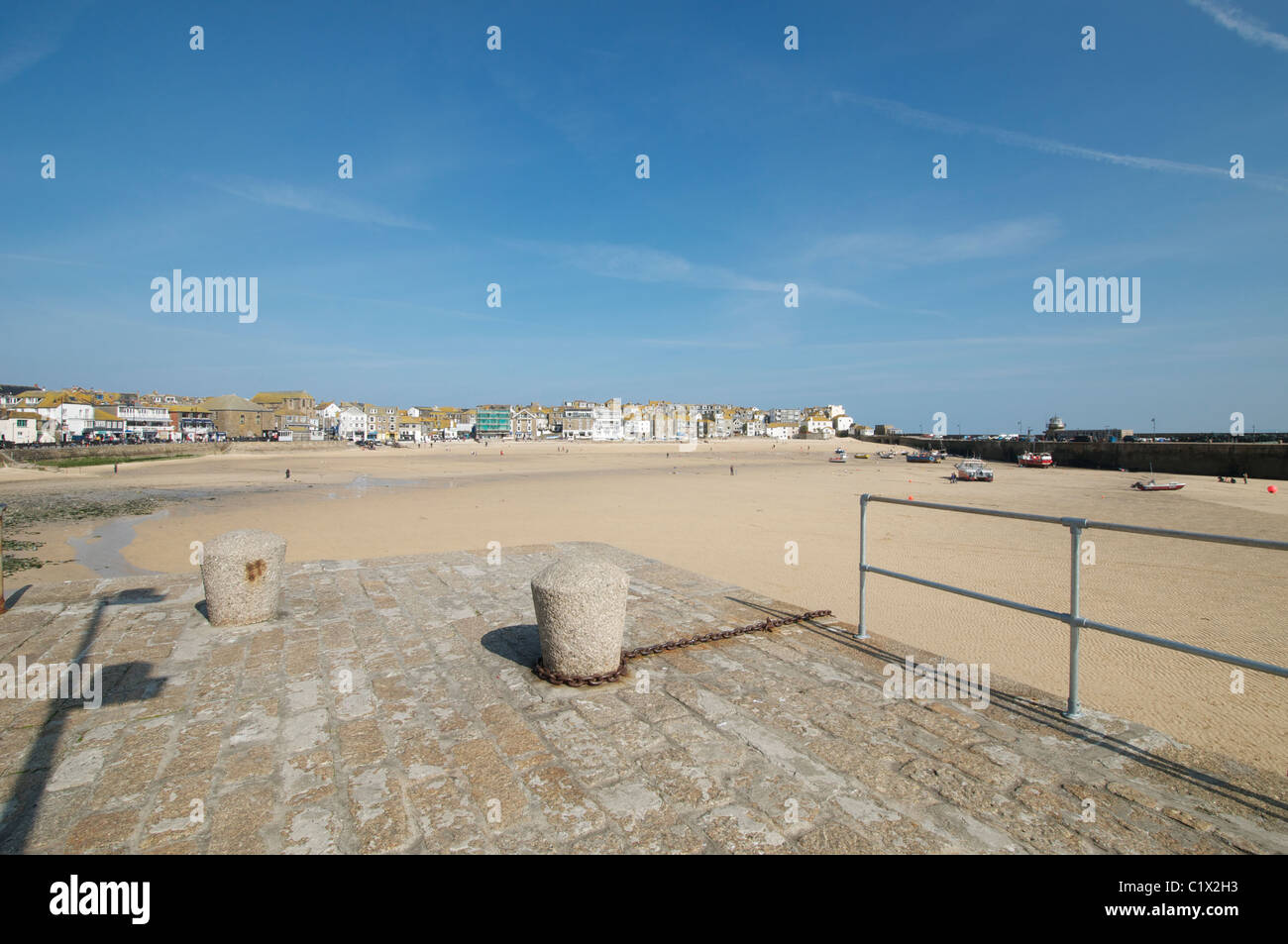 St Ives bay and breakwater in spring sunshine Stock Photo Alamy