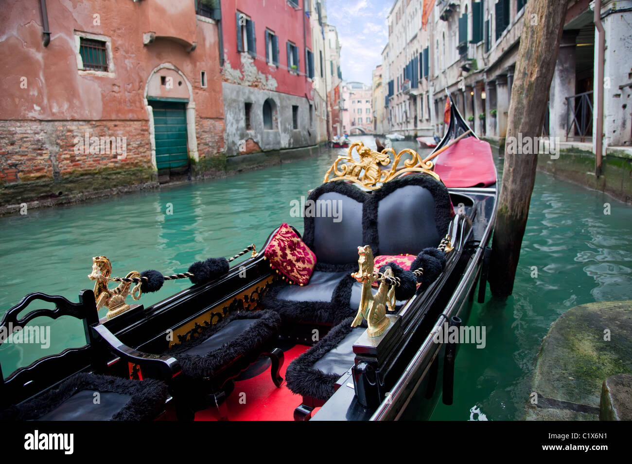 Venice gondola horse hi-res stock photography and images - Alamy
