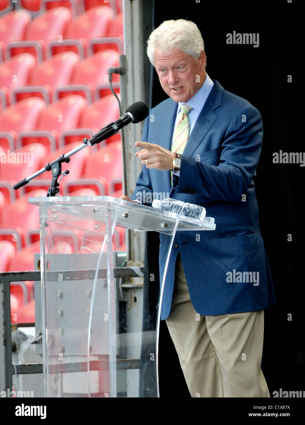 Former US President Bill Clinton speaks at the Canadian National ...