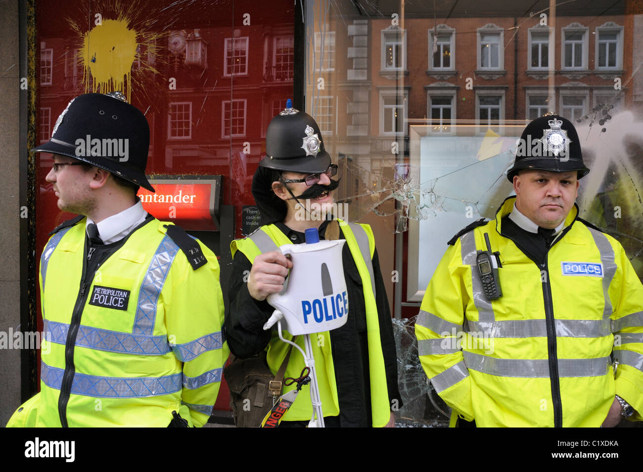 Police kettle hires stock photography and images Alamy