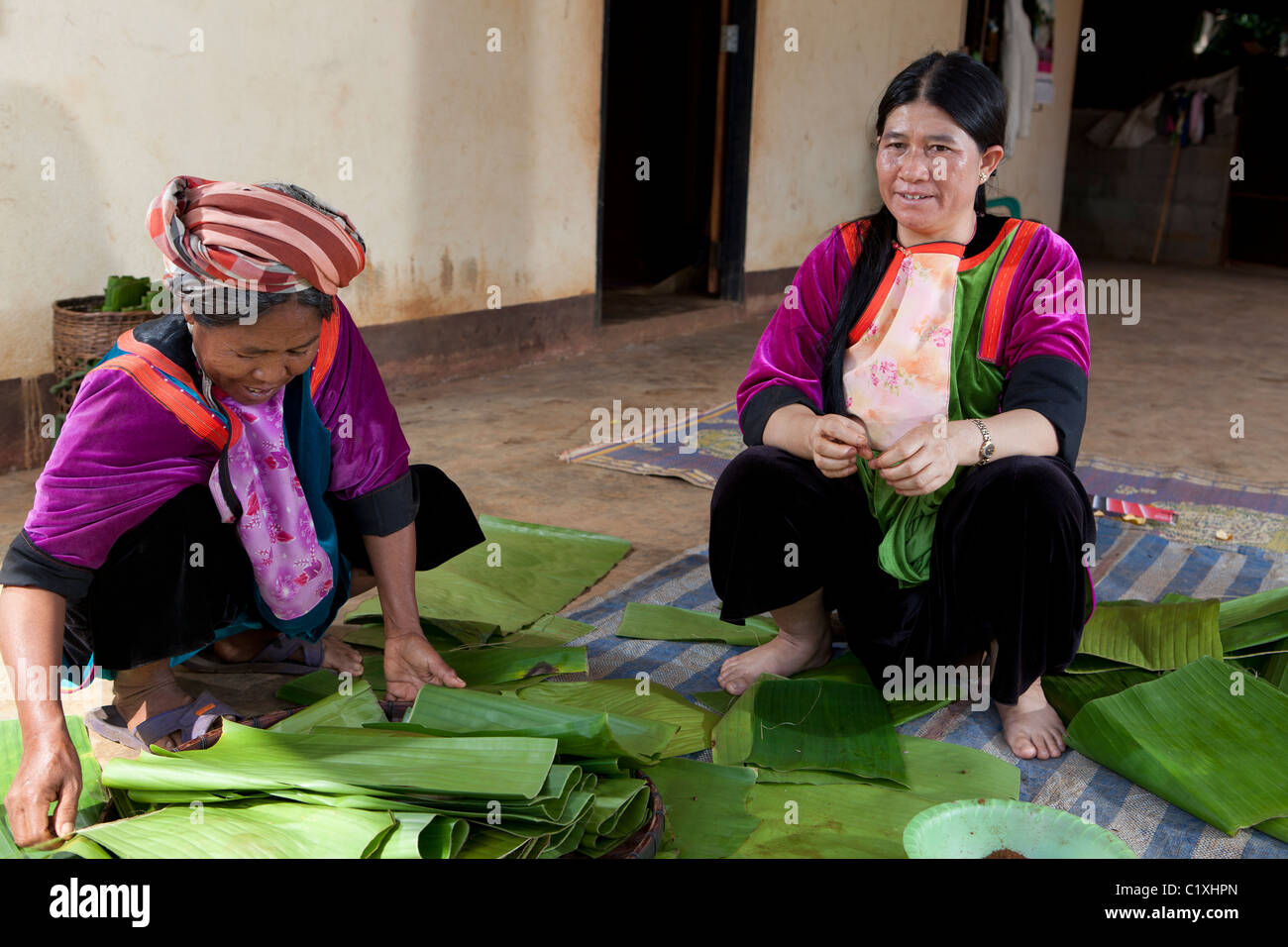 Lisu Hill Tribes woman make rice cake by hand for celebration New year, Ban Hai Ko, Mae Salong, Chinag Rai, Thailand Stock Photo