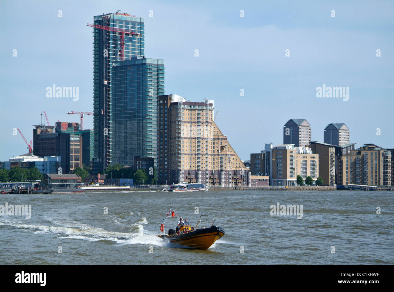 Canary wharf and docklands hi-res stock photography and images - Alamy