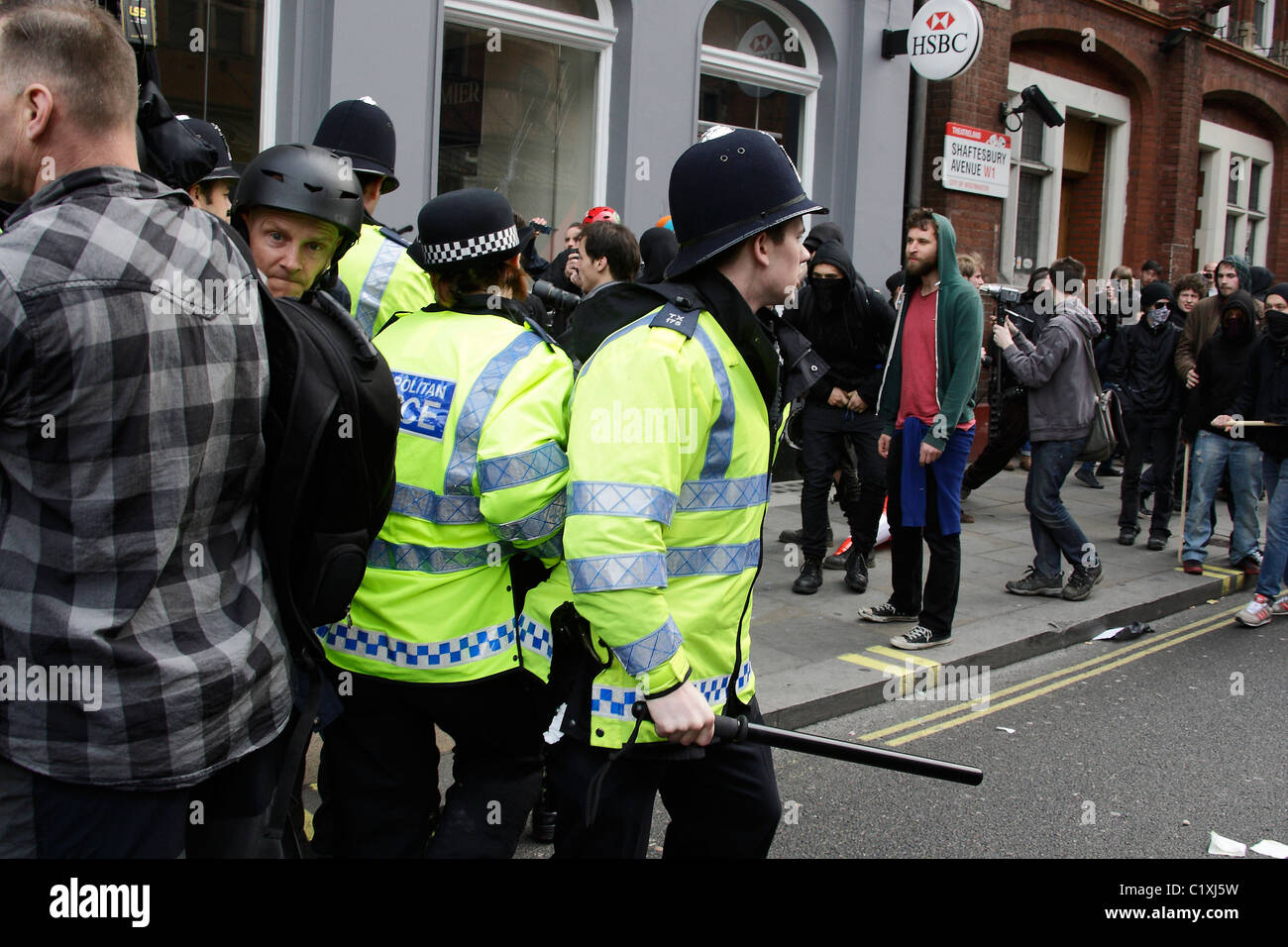 Police in London confront Black Bloc Stock Photo