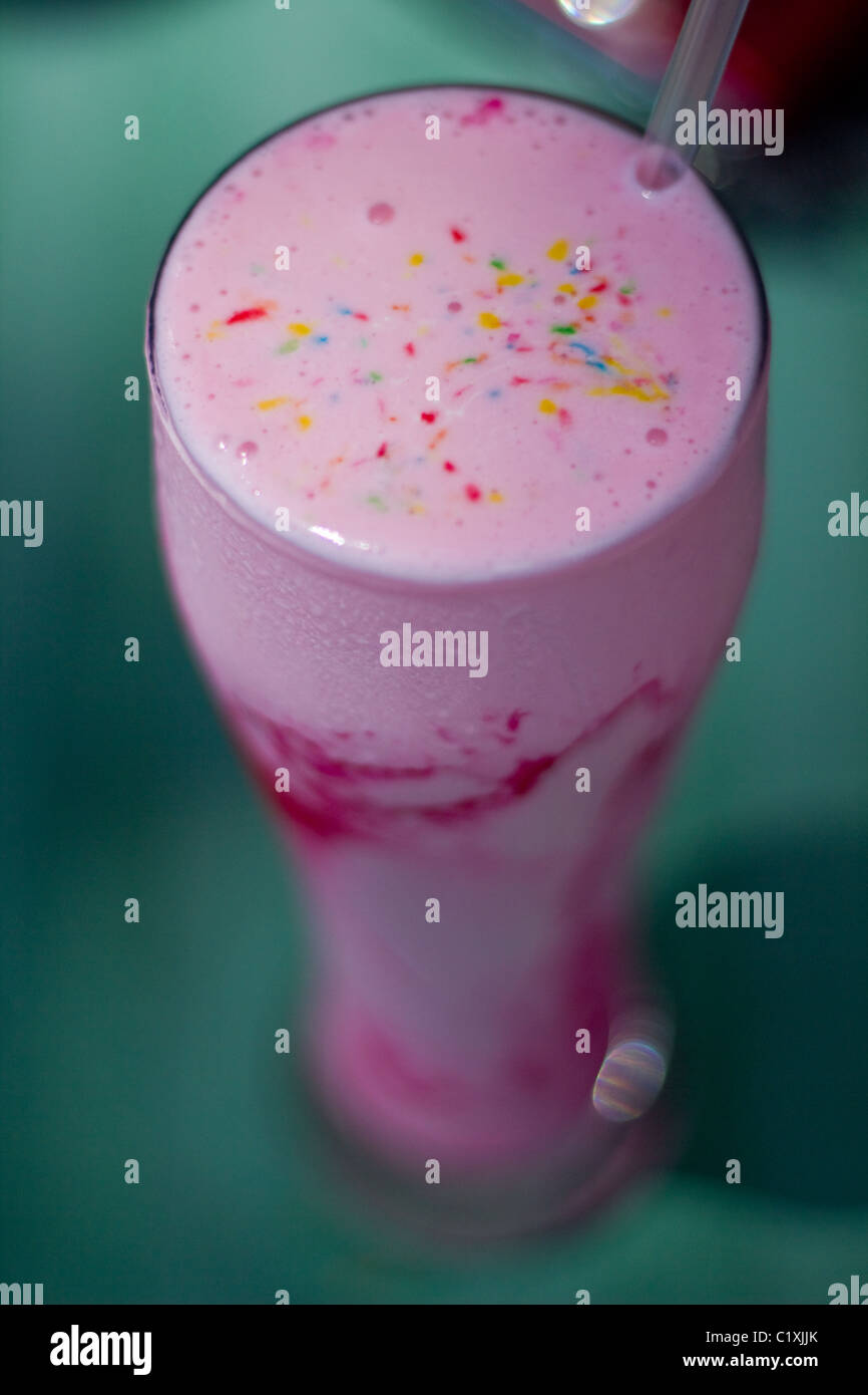 Strawberry milkshake splash hi-res stock photography and images - Alamy