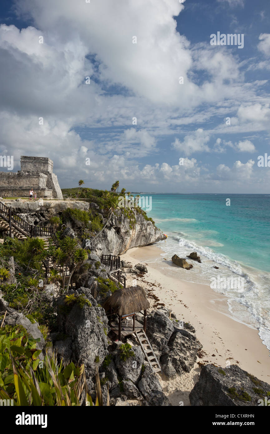 El Castillo overlooking the Caribbean sea and beach in Tulum (The Walled City) in Quintana Roo, Yucatán Peninsula, Mexico. Stock Photo