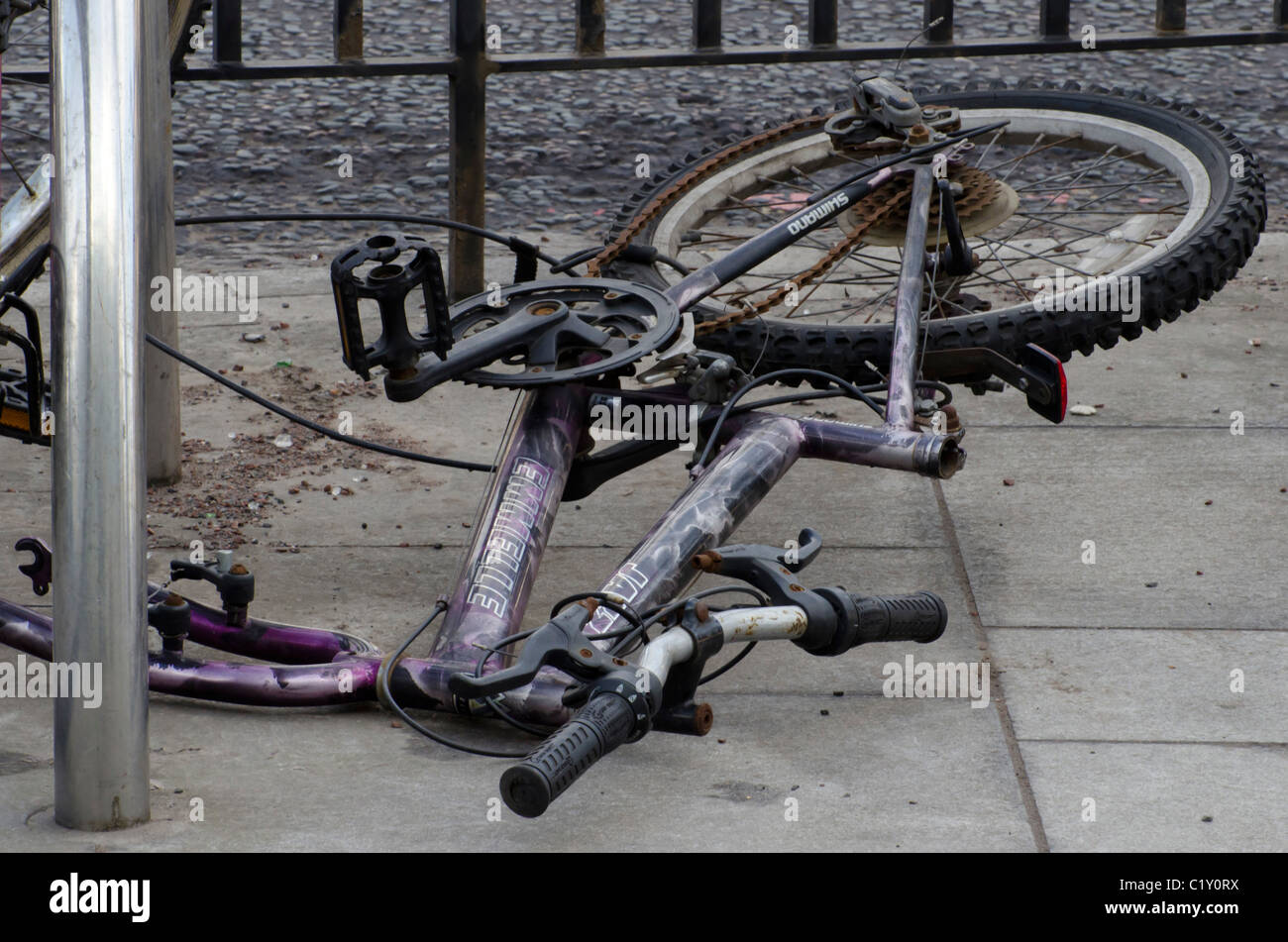 The remains of an abandoned bicycle in Edinburgh, Scotland Stock Photo