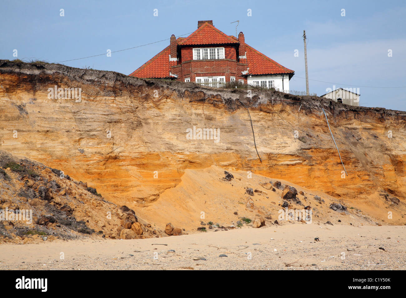 Cliff erosion house hi-res stock photography and images - Alamy