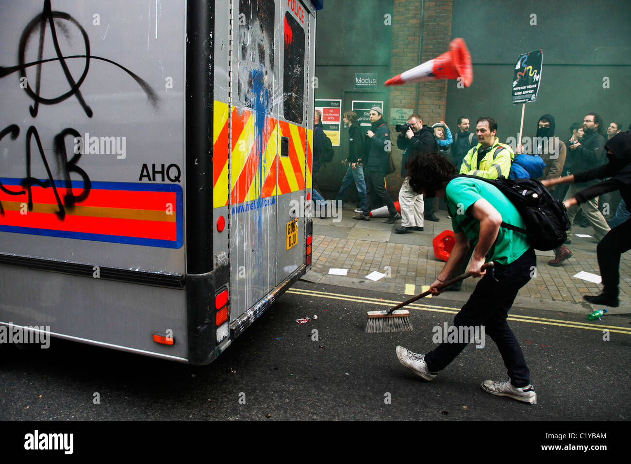 Riot hi-res stock photography and images - Alamy