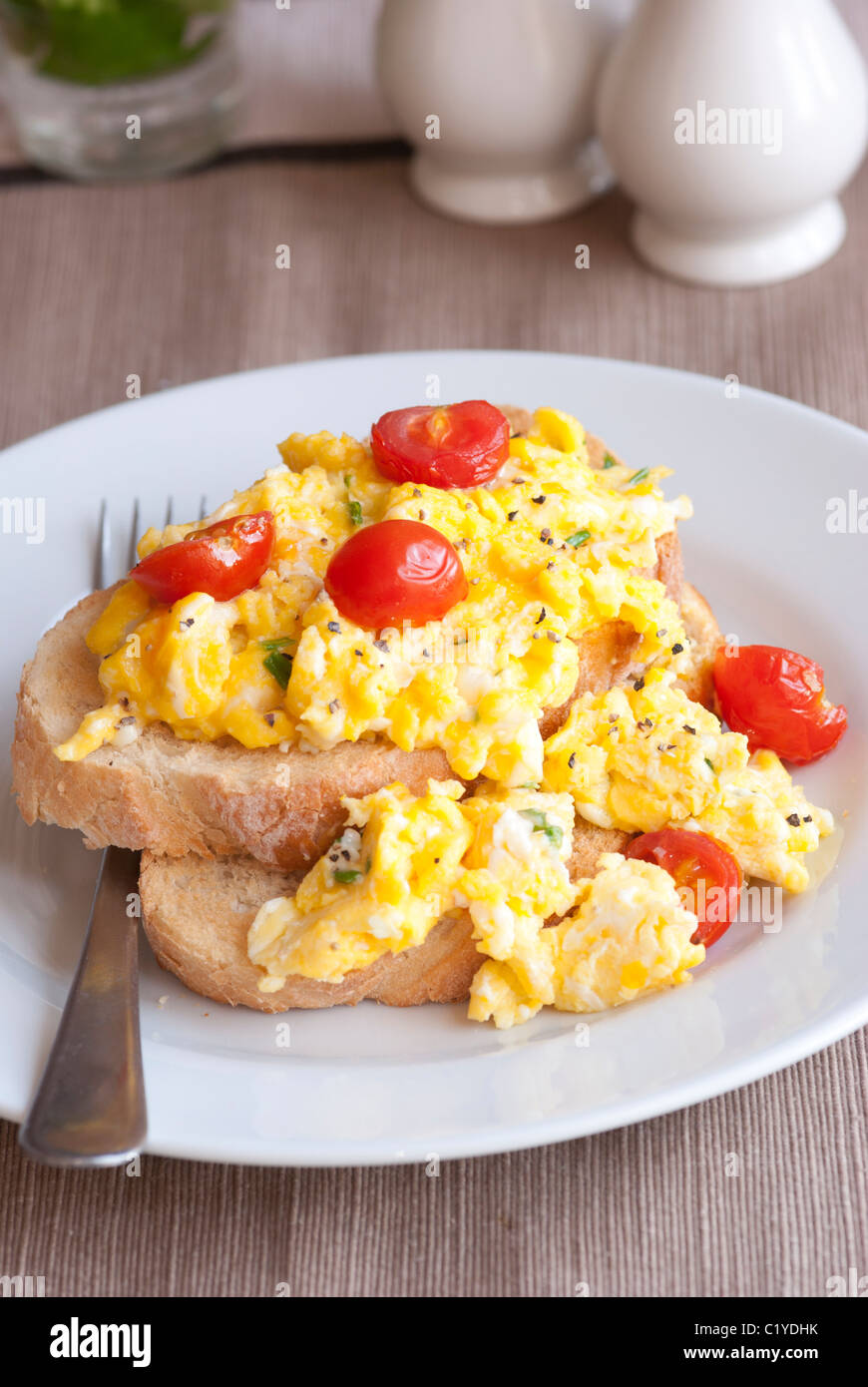 Scrambled eggs on toast Stock Photo - Alamy