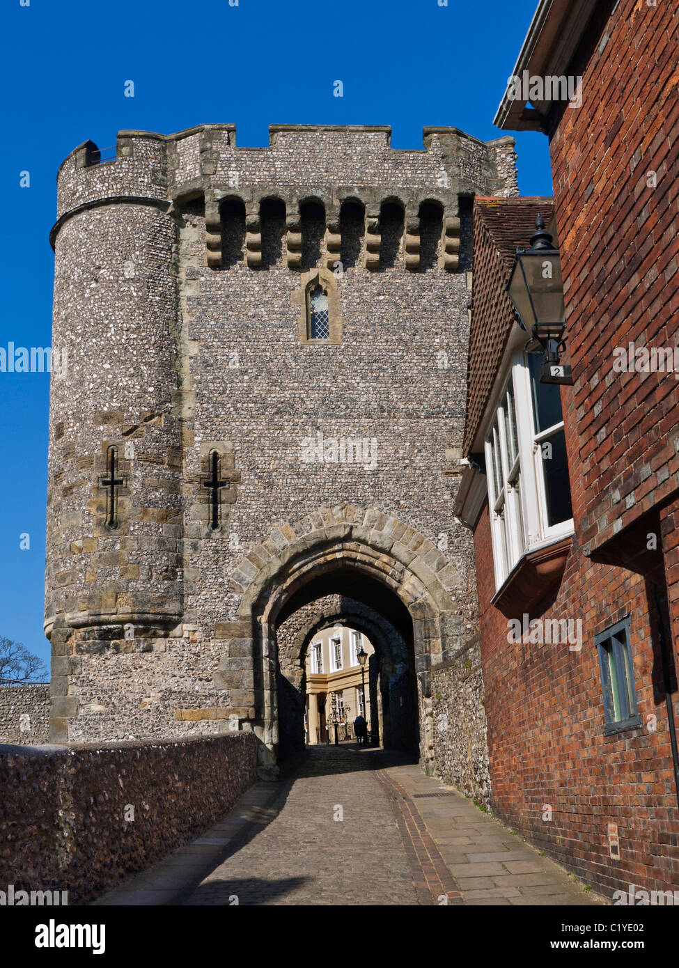 LEWES CASTLE The Barbican gatehouse, Lewes Castle, East Sussex, England UK Stock Photo