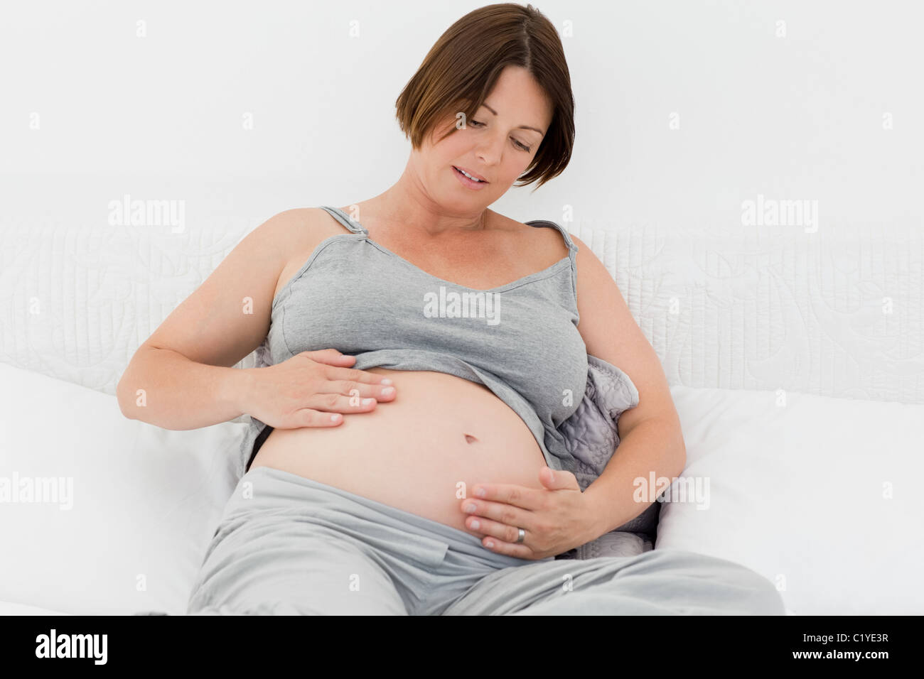 к чему снится видеть живот