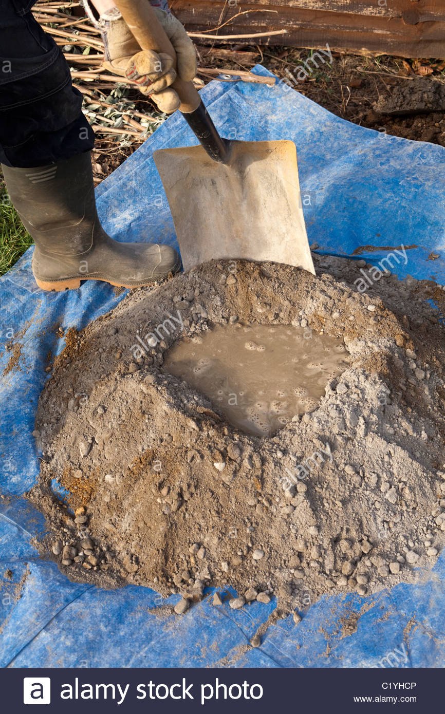 Mixing Concrete Stock Photos & Mixing Concrete Stock Images Alamy