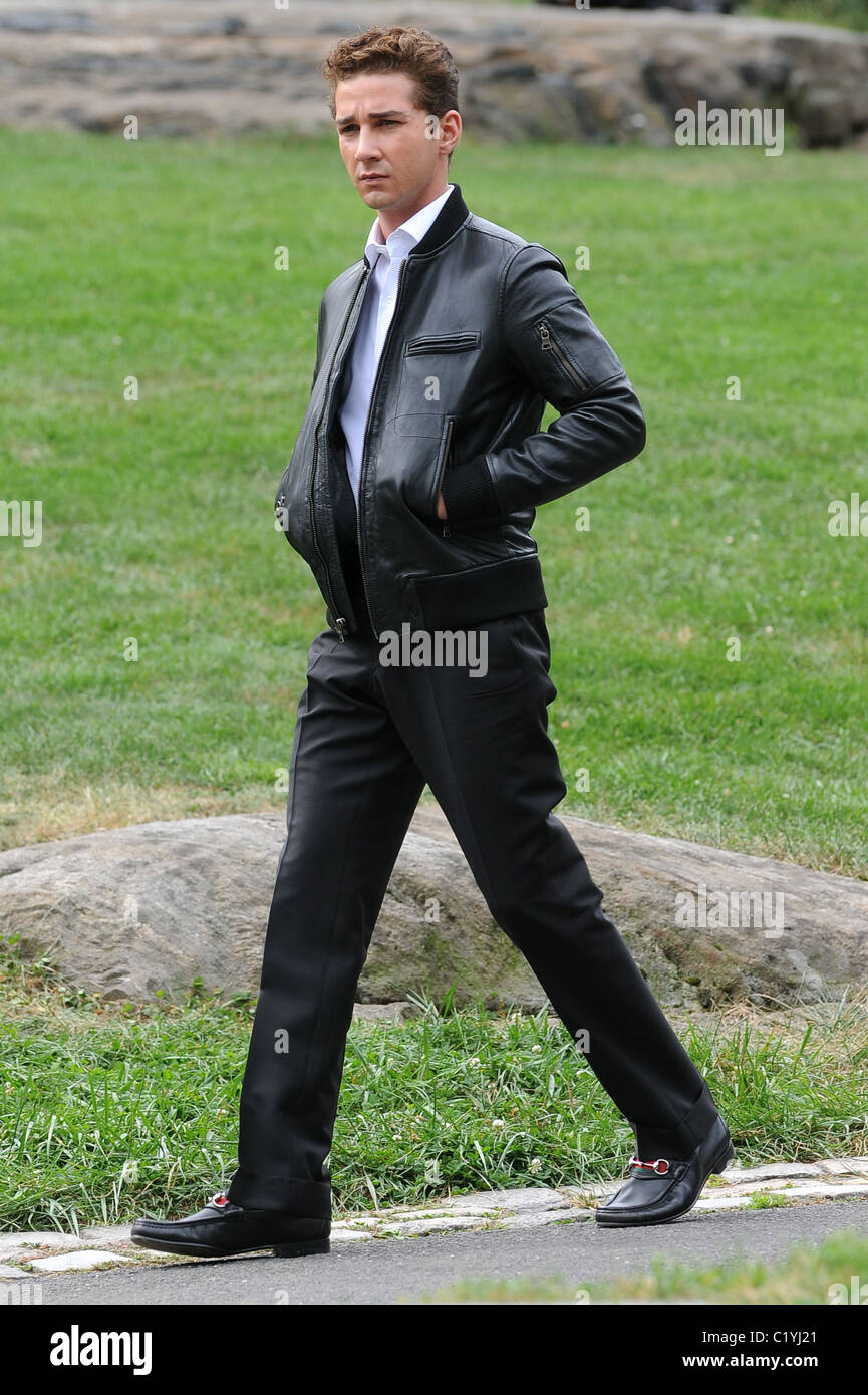 Shia LaBeouf on the movie set for the film 'Wall Street 2: Money Never  Sleeps' in Central Park New York City, USA - 10.09.09 Stock Photo - Alamy