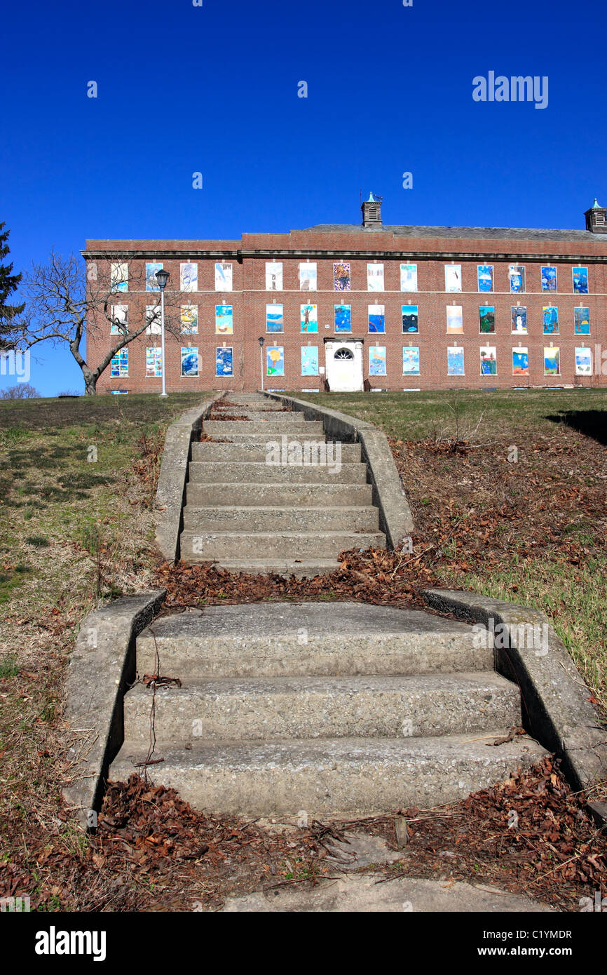 Student art on abandoned psychiatric hospital building, Kings Park, Long Island NY Stock Photo