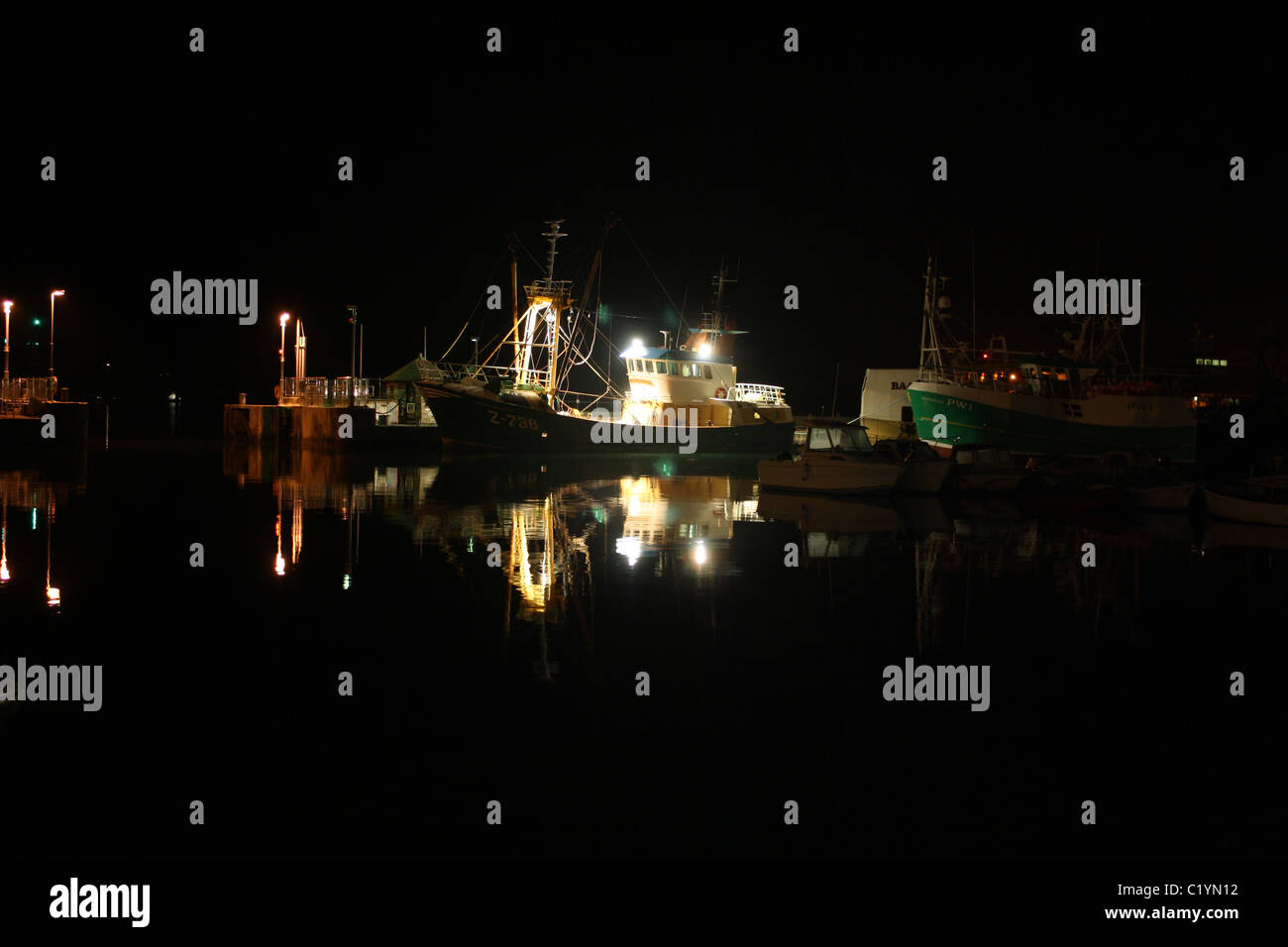 Night fishing boat hi-res stock photography and images - Alamy
