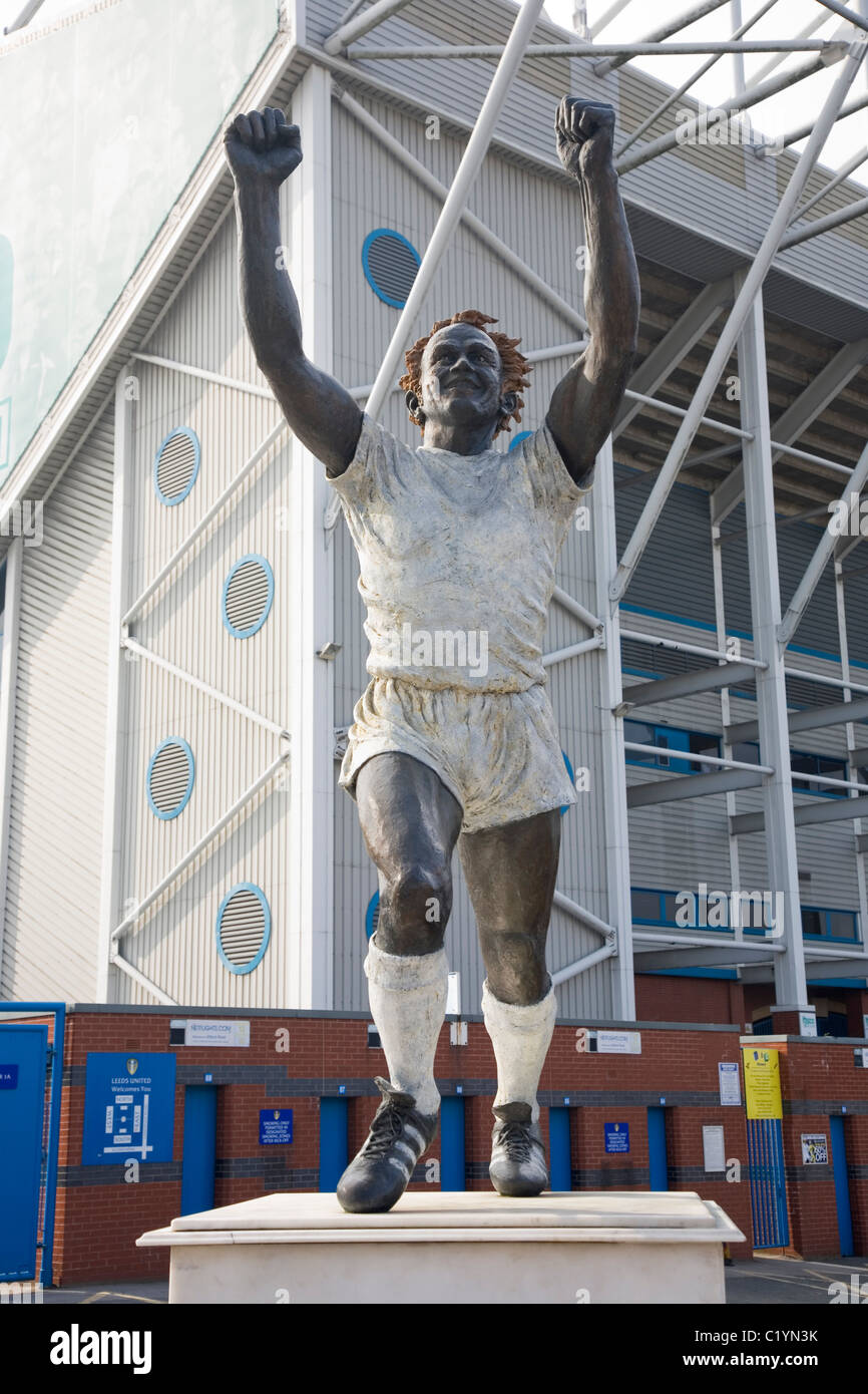 Statue of footballer Billy Bremner in front of The East Stand of Elland Road home of Leeds United Football Club Leeds West Yorks Stock Photo