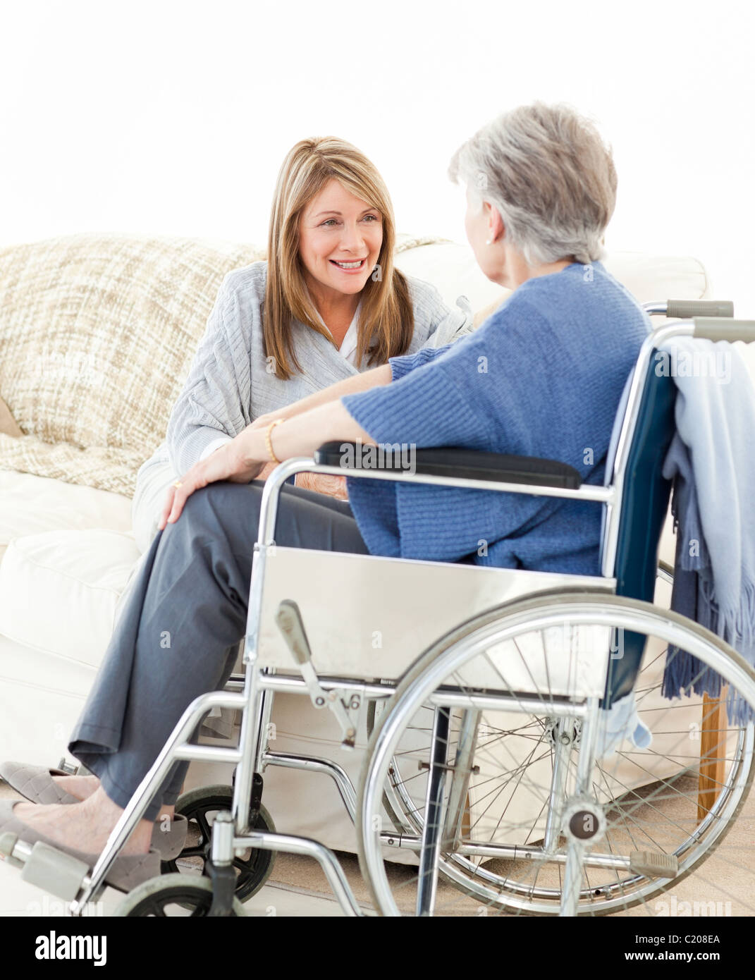 счастливые пенсионеры. старческая преастения у пожилых людей.