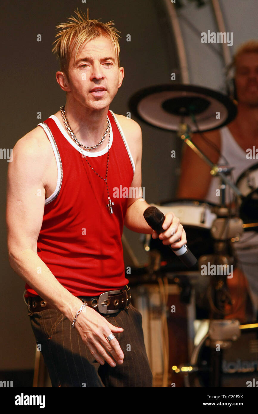 Limahl and Jez Strode Kajagoogoo perform live at Hobbles On The Cobbles in Aylesbury's Market Square Buckinghamshire, England - Stock Photo