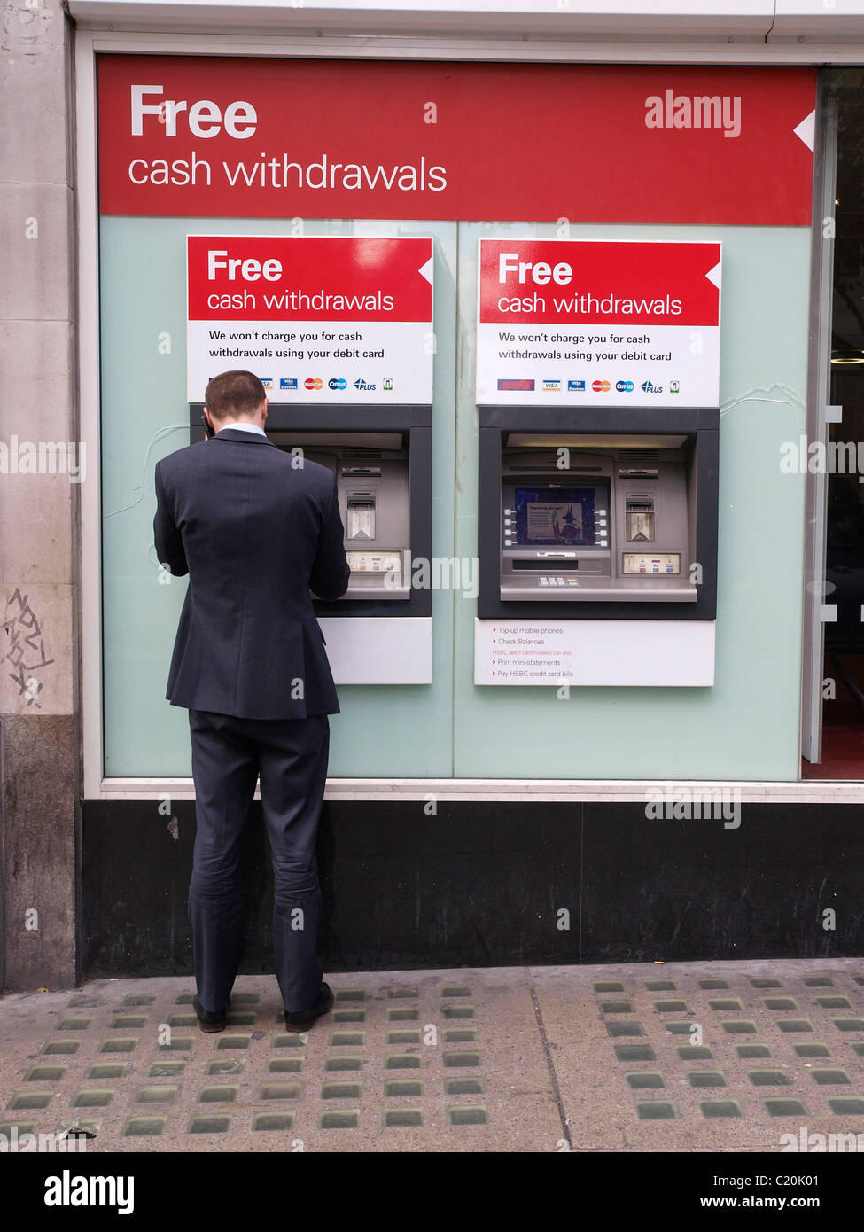 Hsbc cash machine hires stock photography and images Alamy