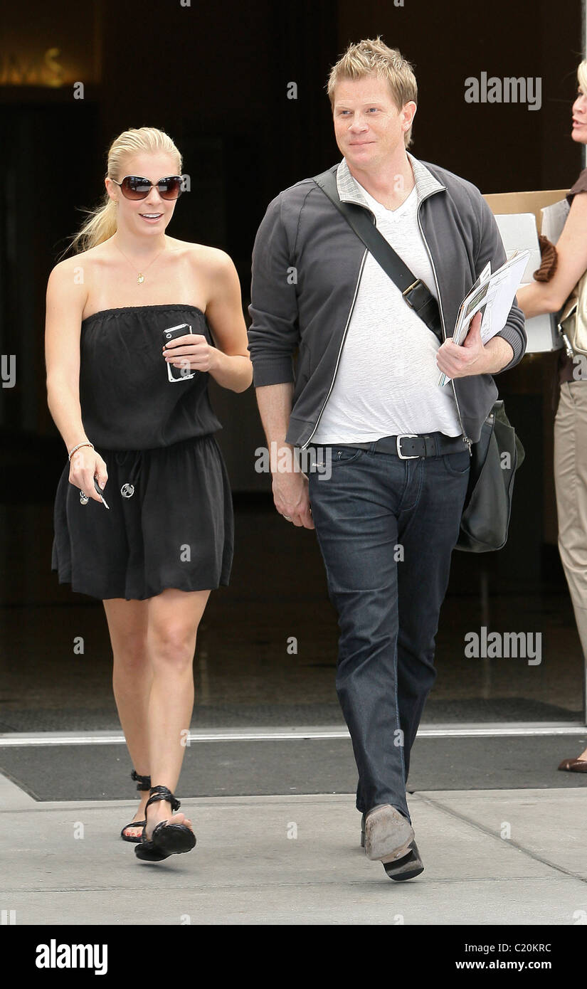 LeAnn Rimes showing white strap marks on her shoulders as she goes