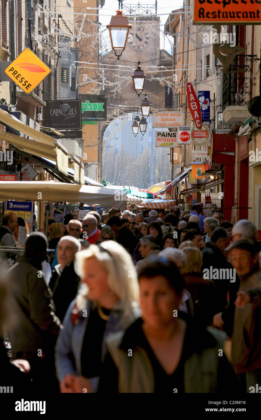 Lively street scene during the huge weekly open air market of Apt Stock Photo