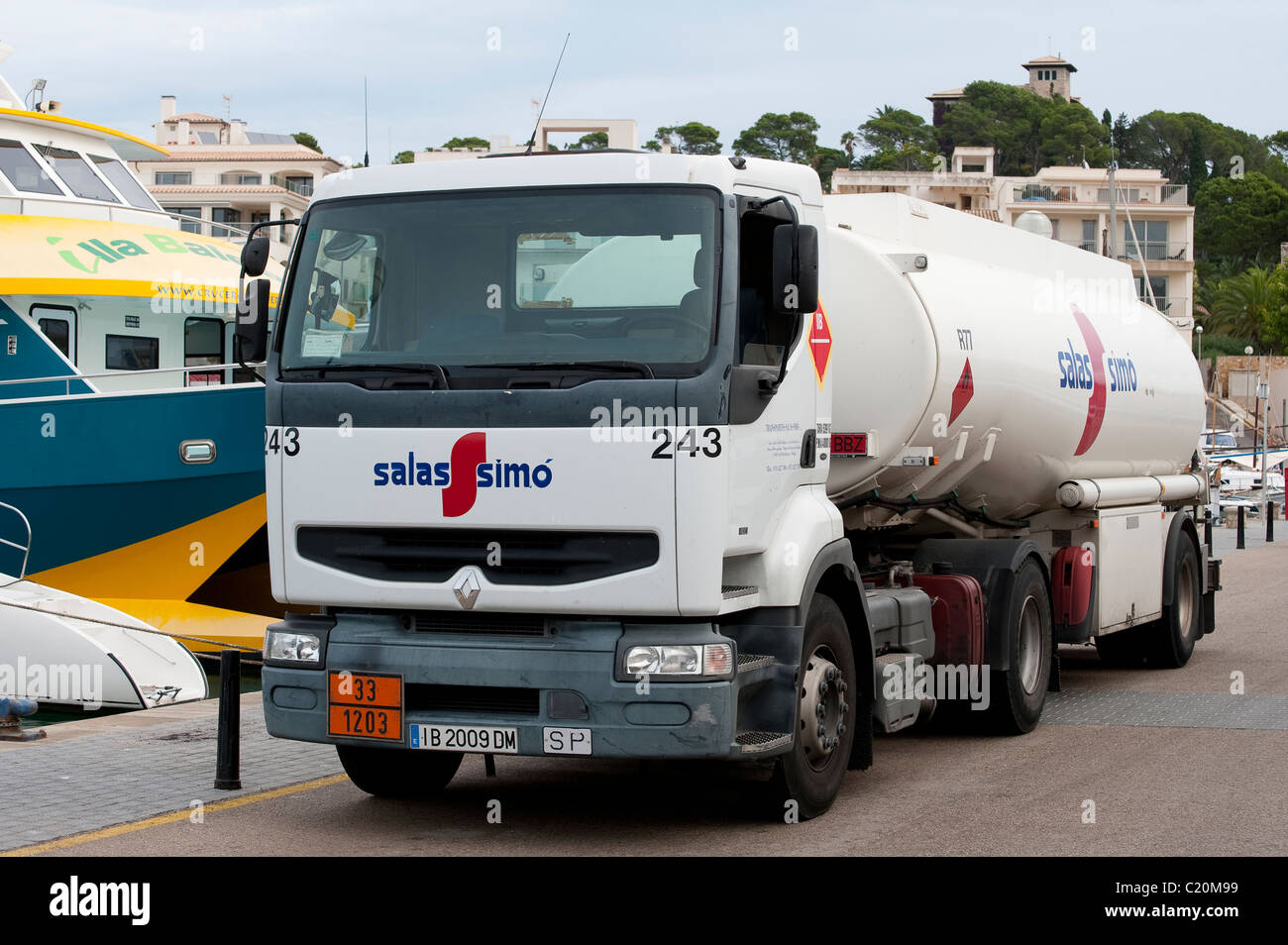 Salas Simo fuel truck at a marina in Alucdia, Mallorca, Spain Stock Photo