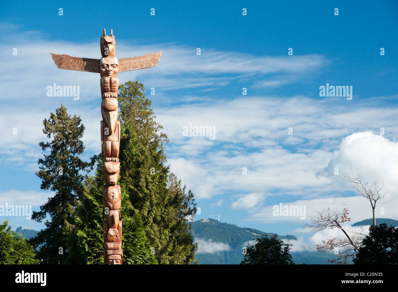 An Indian carving at the Totem Park in Stanley Park Stock Photo