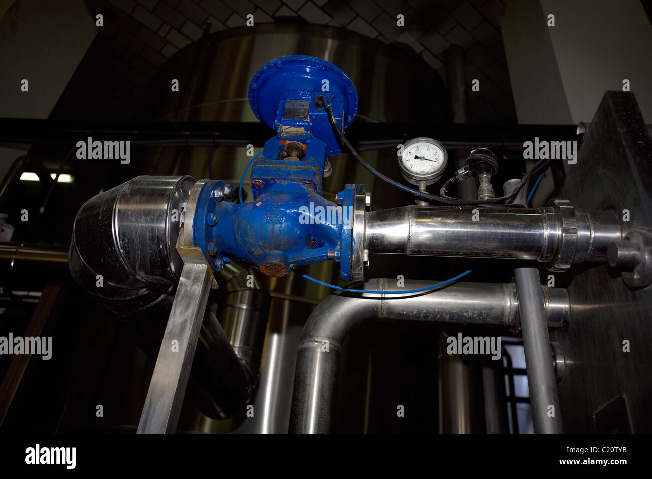 Aluminium pipes, pressure gauge and solenoid valve, tubes, industry