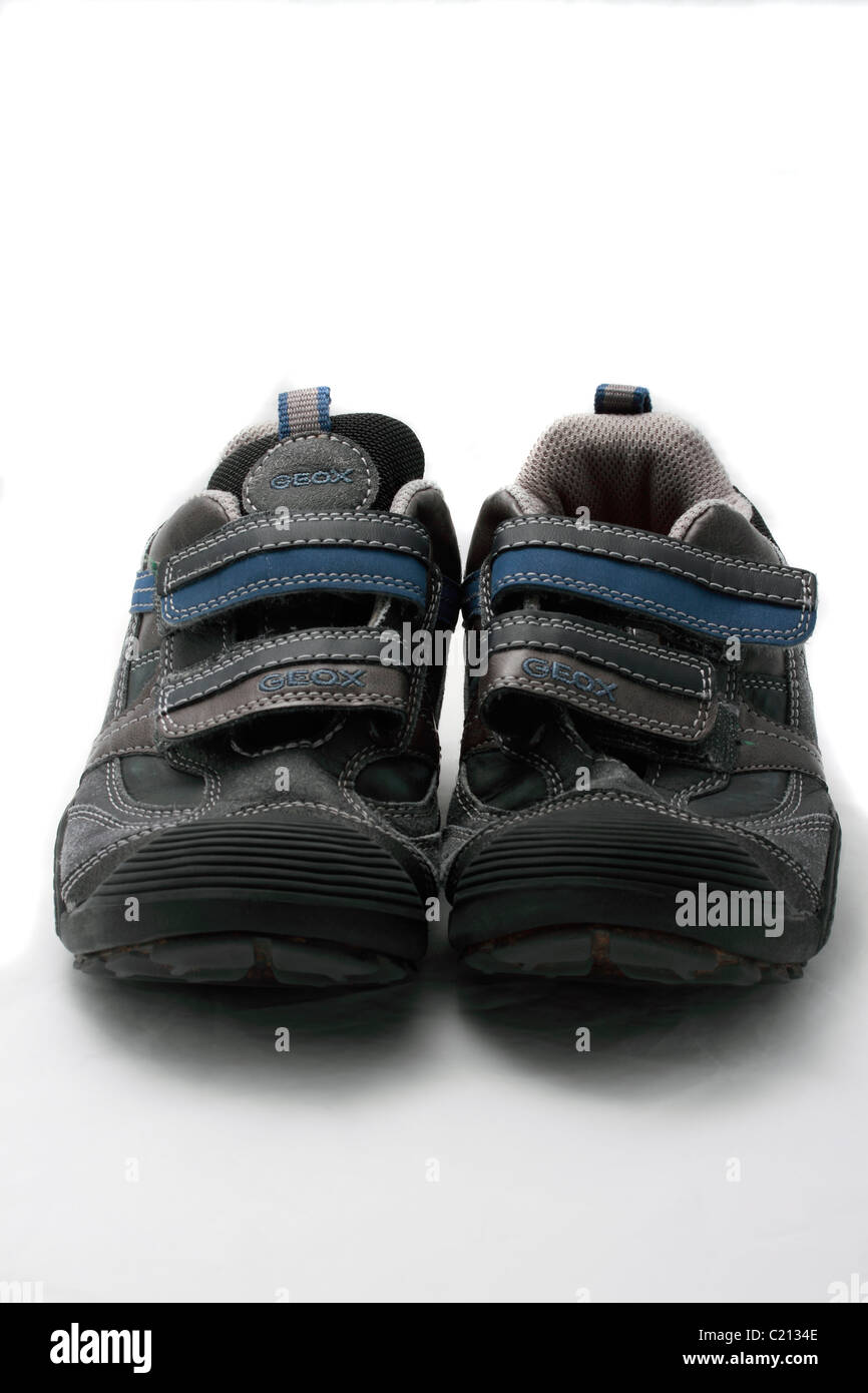 Geox Respira childs training shoes Geobuck and oiled suede, grey and sky  blue size 33 (UK size 1 Stock Photo - Alamy
