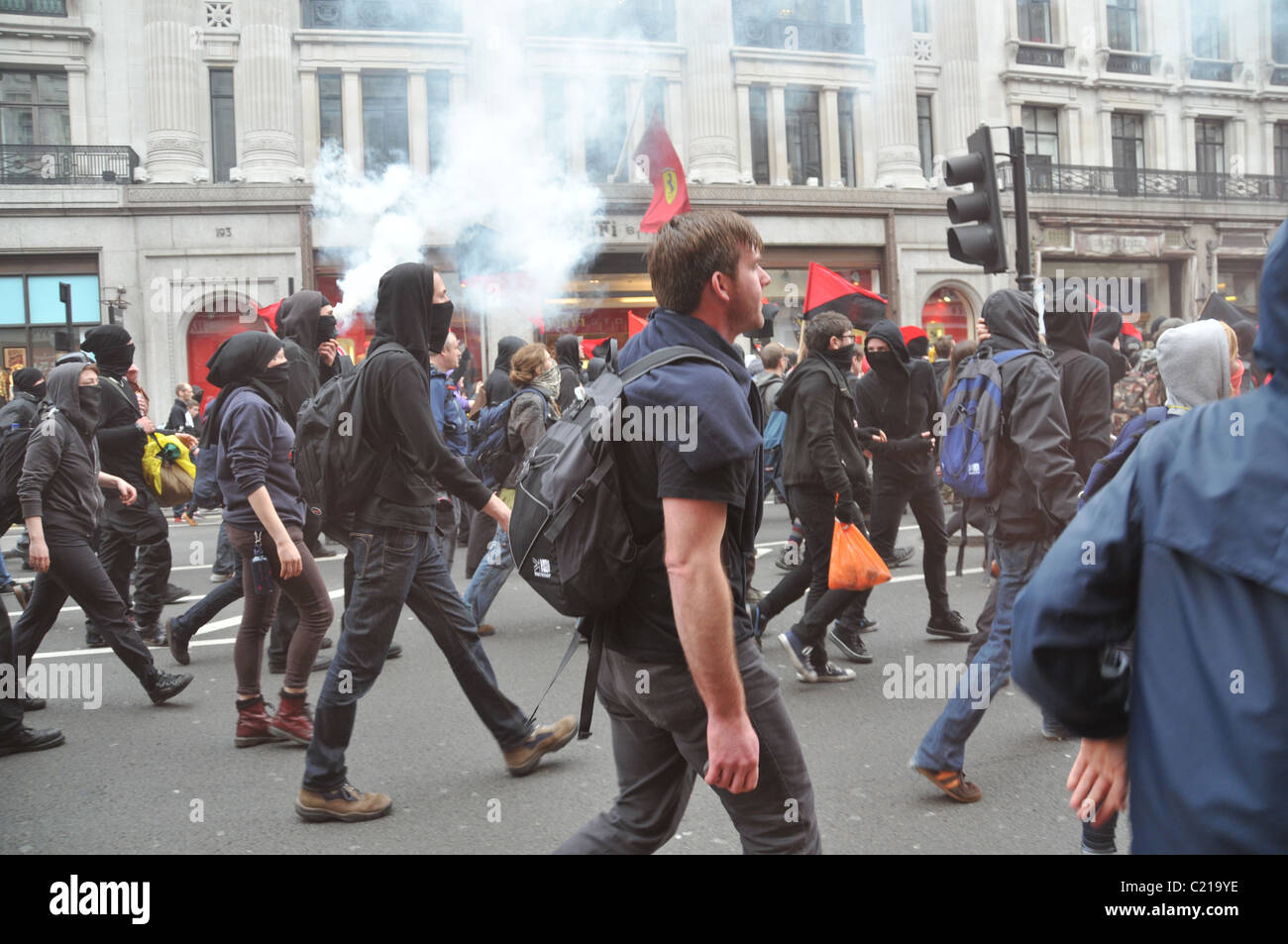 March for the Alternative London 2011 Black bloc Anarchists riot smoke bombs militant Stock Photo