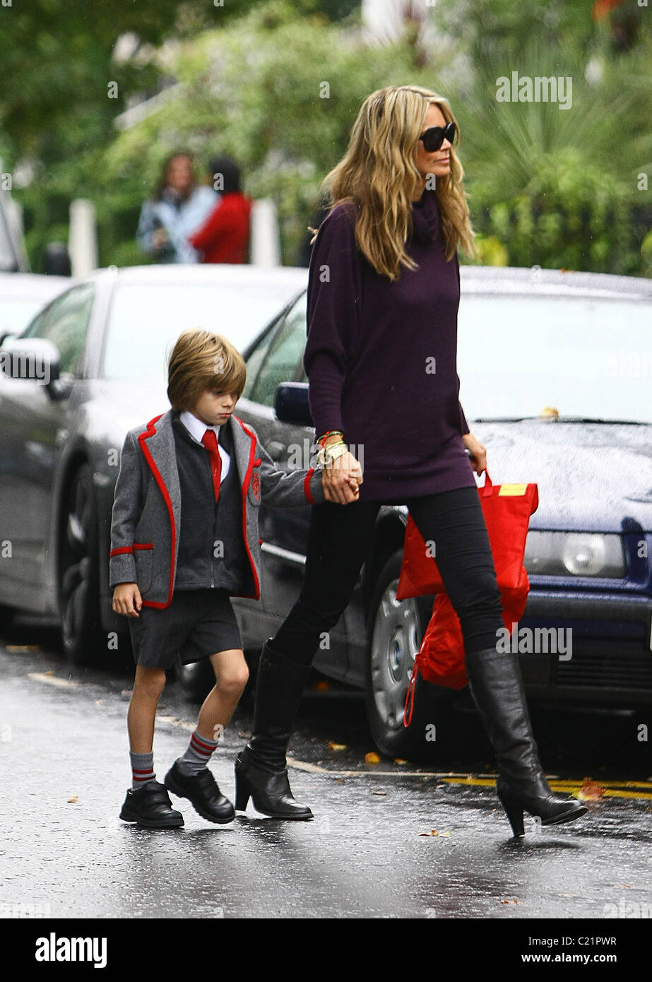 Elle Macpherson taking her son Aurelius Cy Andrea Busson to school London,  England - 06.10.09 Stock Photo - Alamy