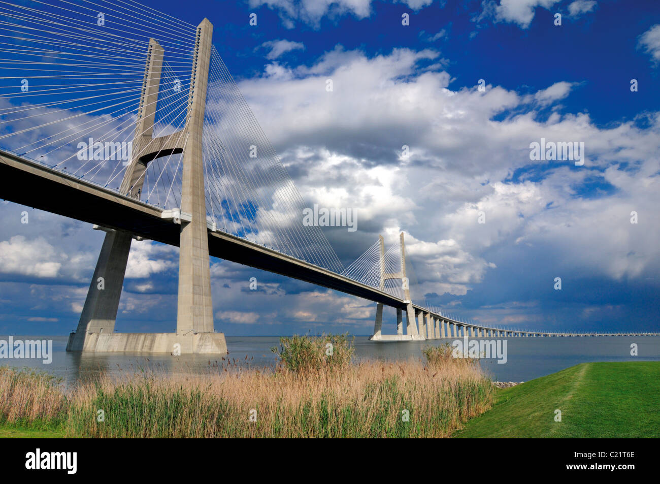 Portugal, Lisbon: Bridge Ponte Vasco da Gama over river Tagus at the Parque das Nações Stock Photo