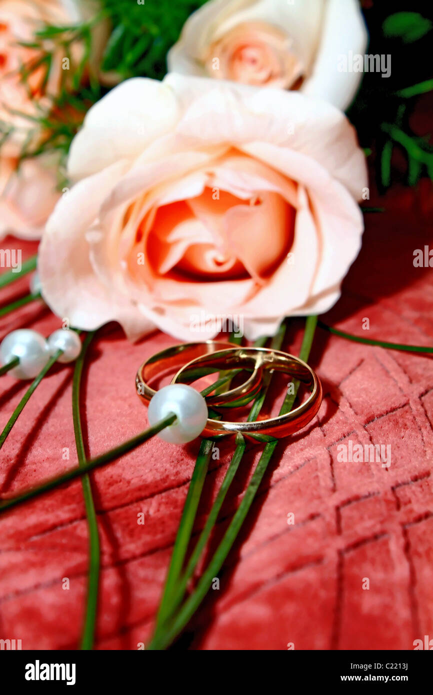 two wedding rings and rose Stock Photo - Alamy